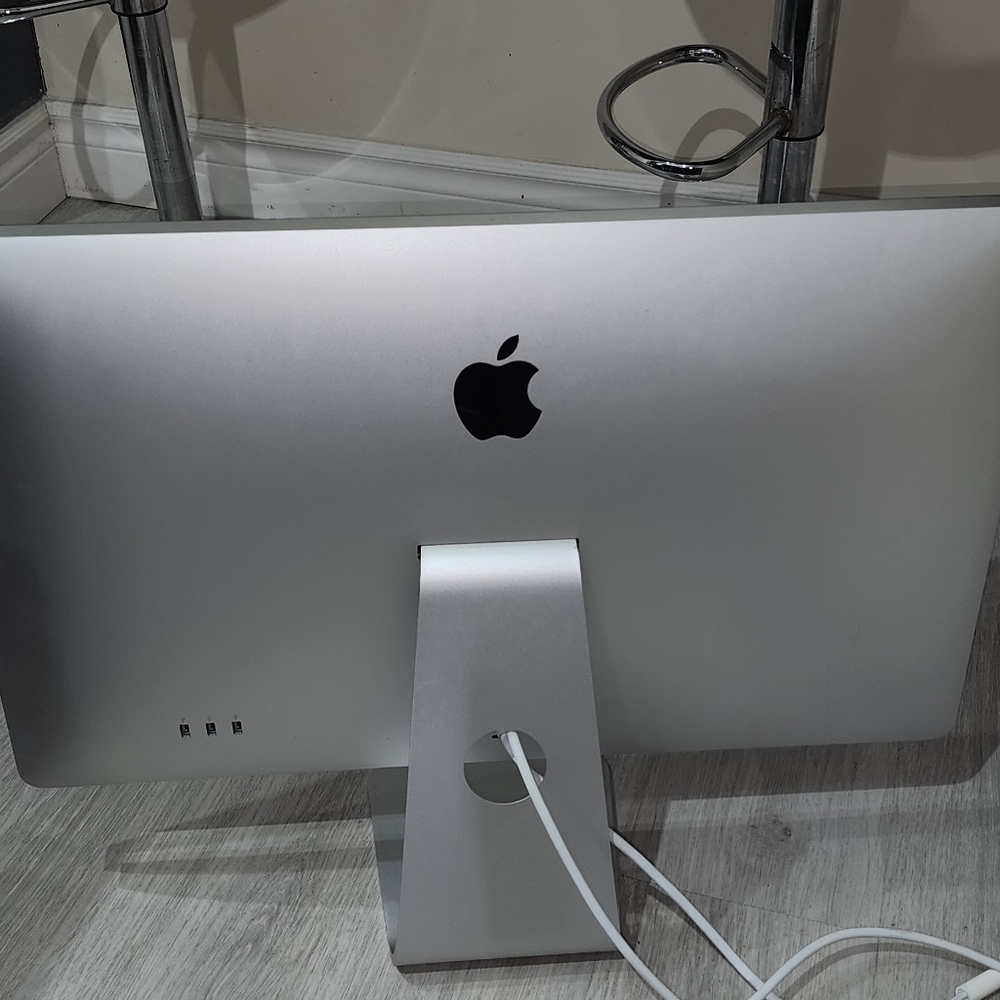 Apple Monitor 27" model